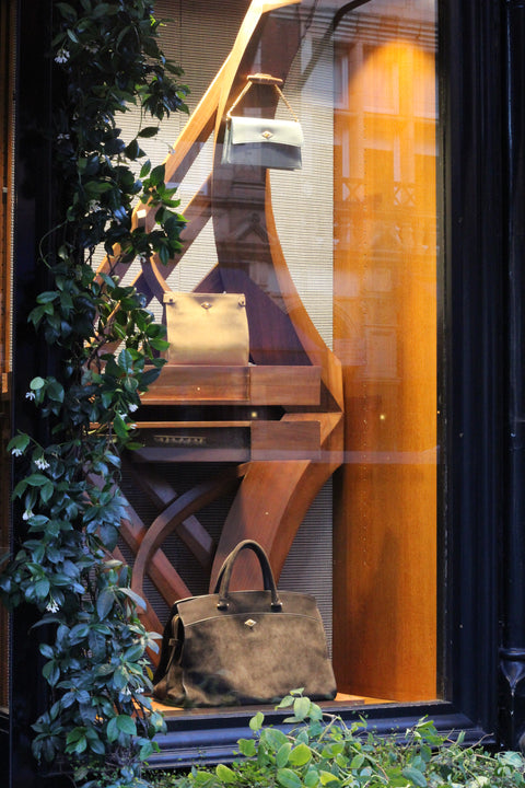 MÉTIER SHOPFRONT INSTALLATION
