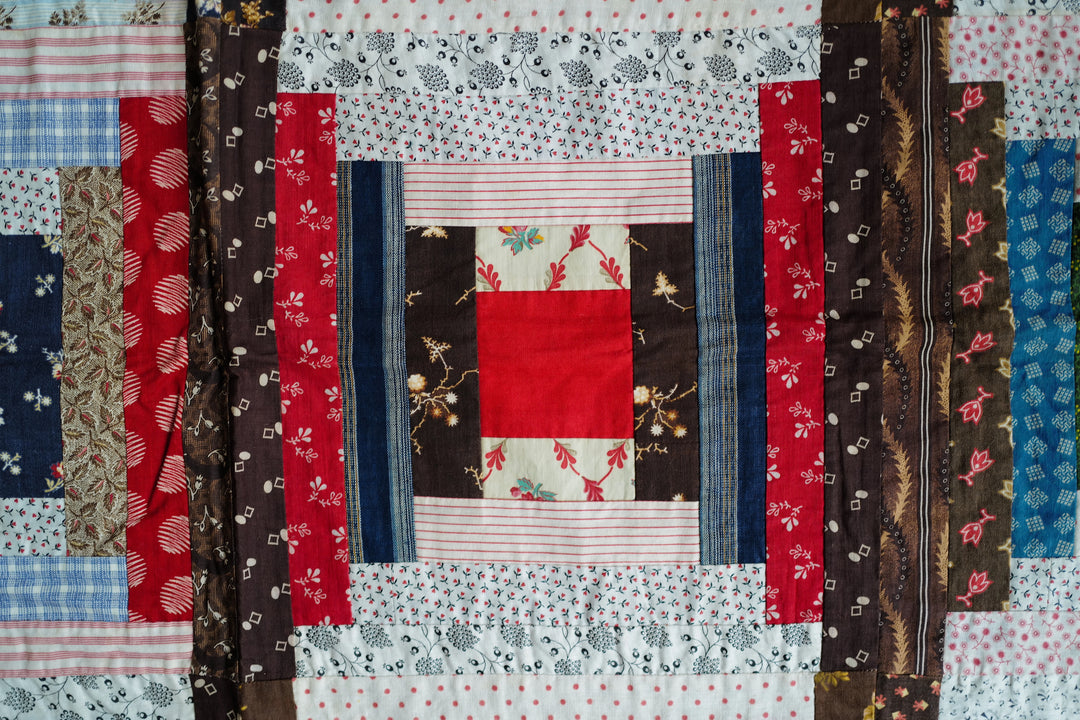 Brikabrak - Antique Log Cabin Quilt