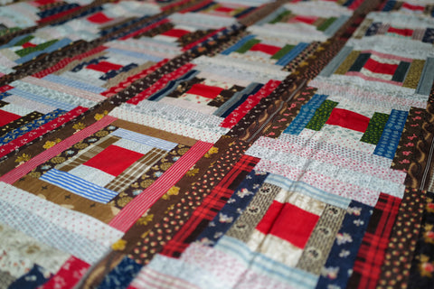 Brikabrak - Antique Log Cabin Quilt